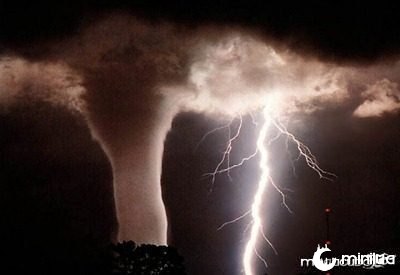 tornado-and-lightning