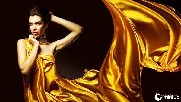 a_lady_in_golden_dress