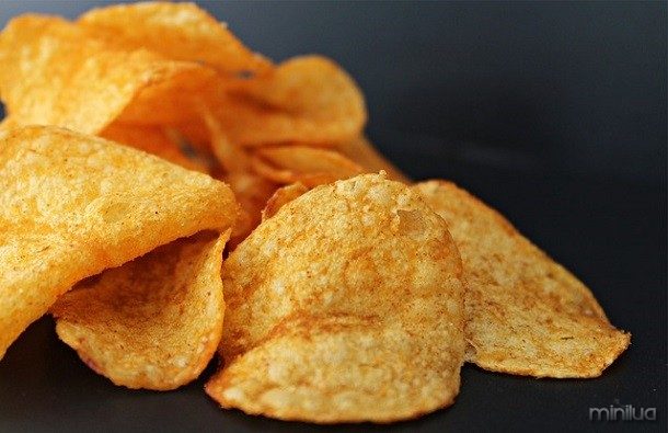 chips de batata ou batatas fritas