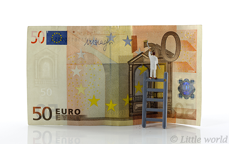 painting the fifty euro bank note by little people