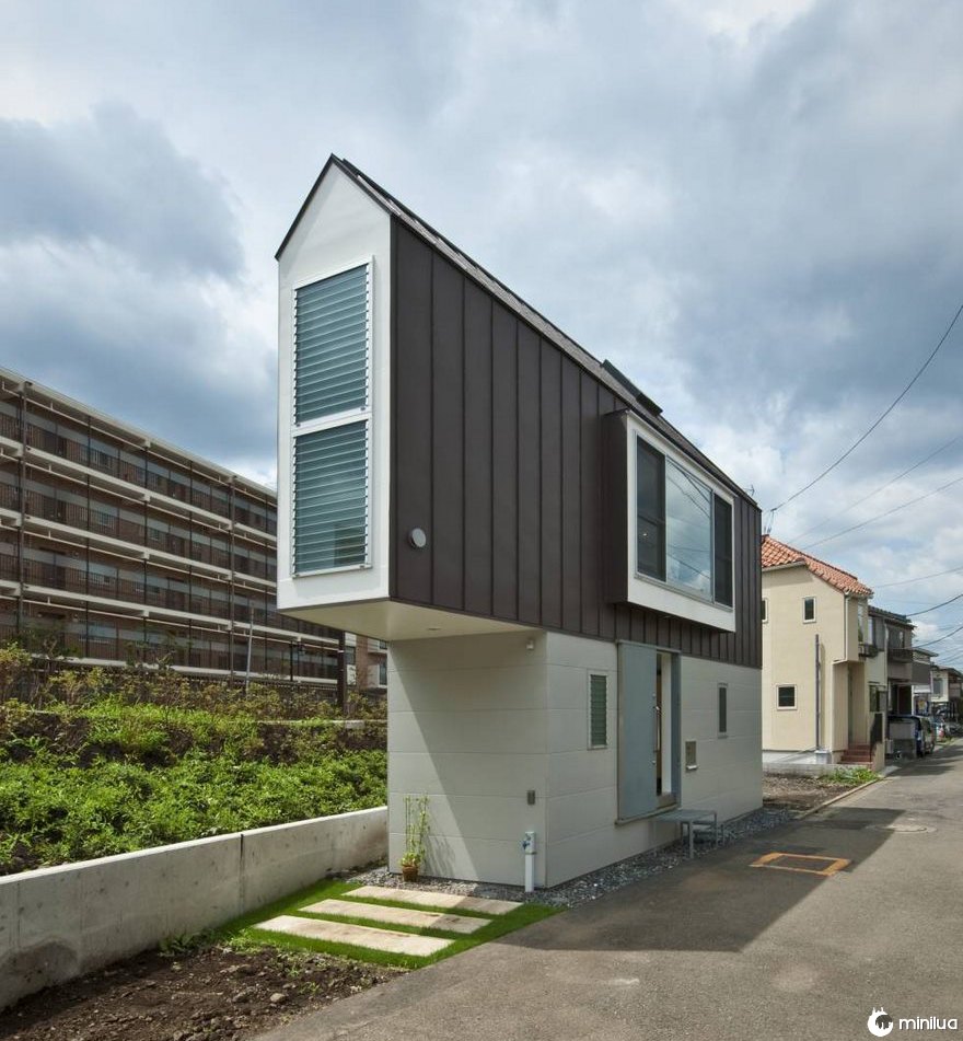 Esta estreita casa japonesa parece minúscula, até você olhar ela por dentro