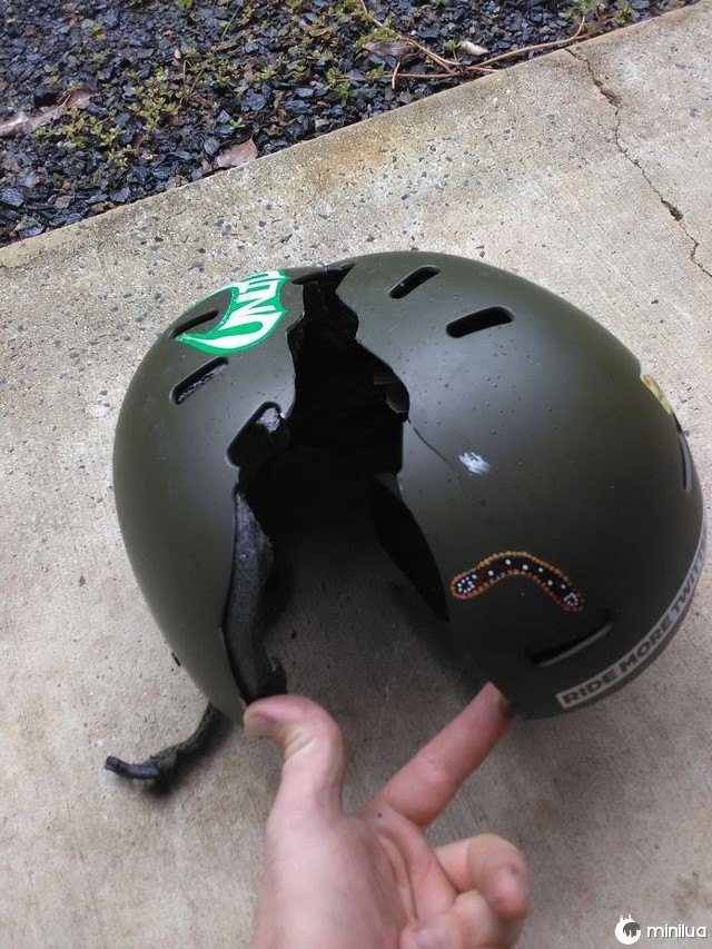 15 imagens de capacetes que realmente provam que salvam vidas. A Nº 13 é muito bizarra!