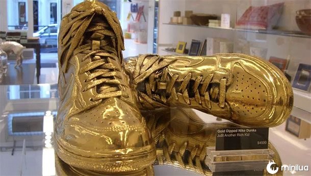 Nike Dunks banhados a ouro