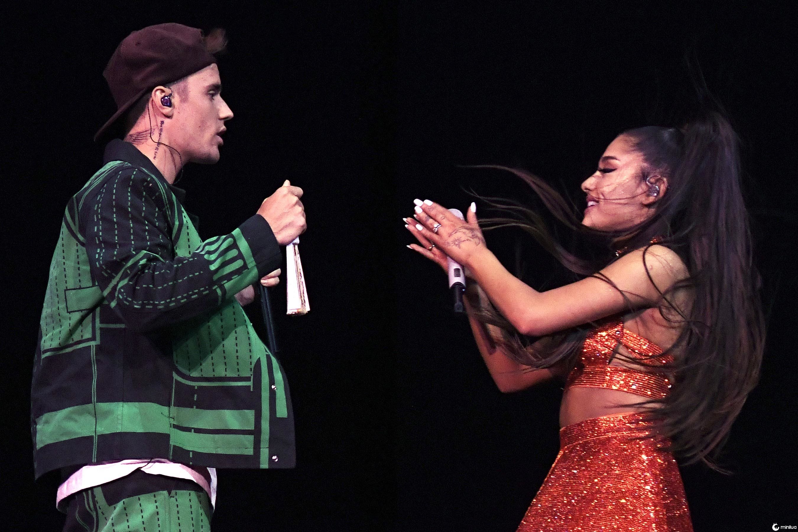 Justin Bieber faz uma aparição surpresa durante o show de Ariana Grande no Coachella!
