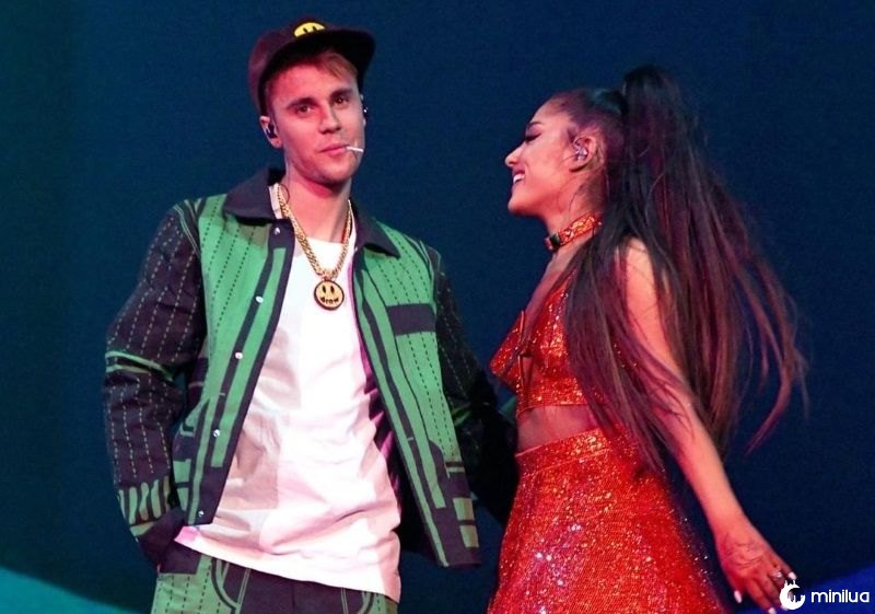 Justin Bieber faz uma aparição surpresa durante o show de Ariana Grande no Coachella!