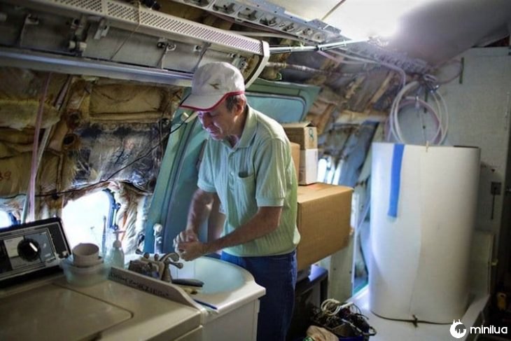 Engenheiro aposentado comprou um Boeing 727 usado e fez sua casa