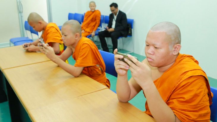 Monges budistas quebram estereótipo e ganham torneio de videogame na Tailândia