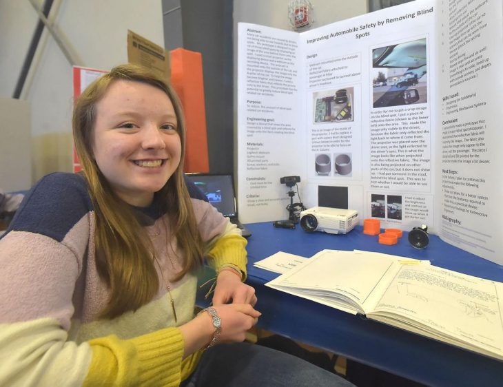 Menina de 14 anos inventa dispositivo que elimina pontos cegos nos carros