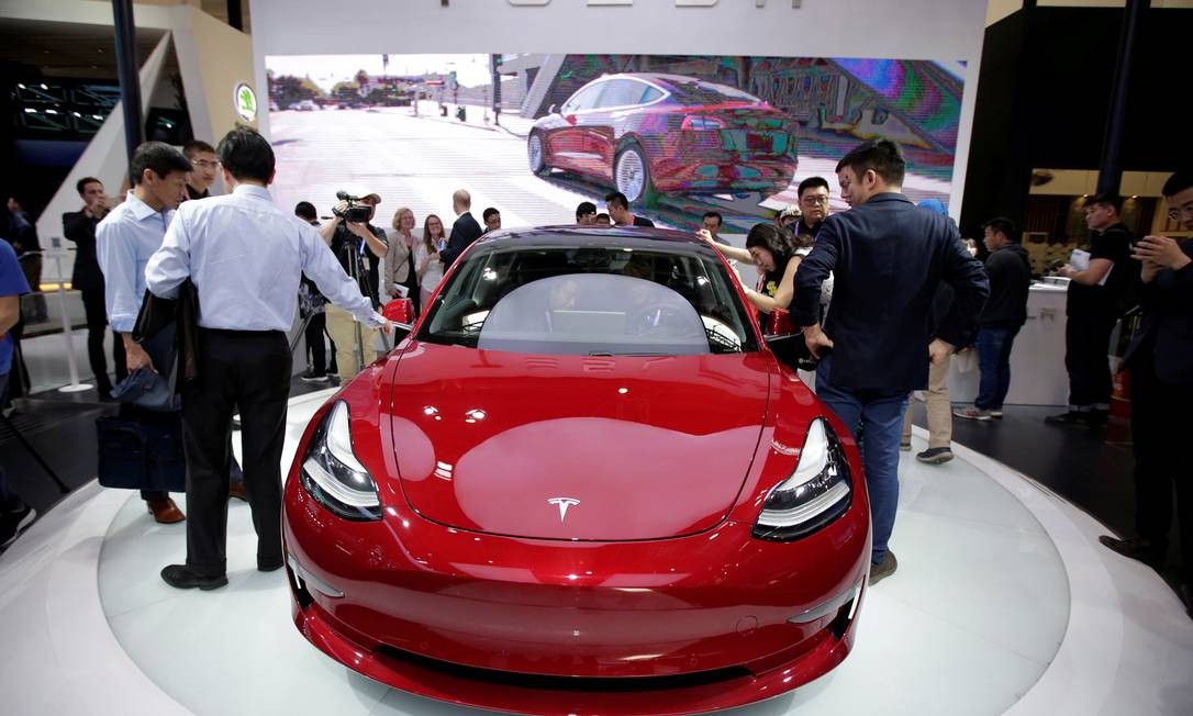 Tesla é agora a empresa automotiva mais valiosa da história americana
