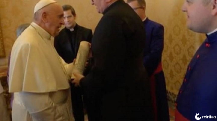A piada do Papa Francisco sobre o uísque, censurada pelo Vaticano, em novo documentário