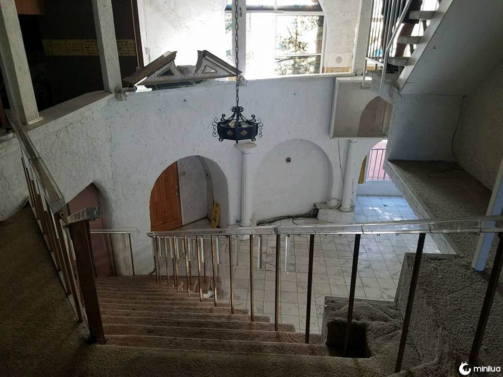 liberace staircase