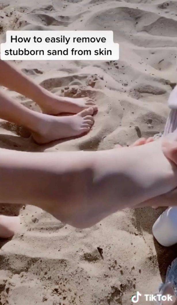 Mãe compartilha dica para remover areia de praia teimosa da sua pele