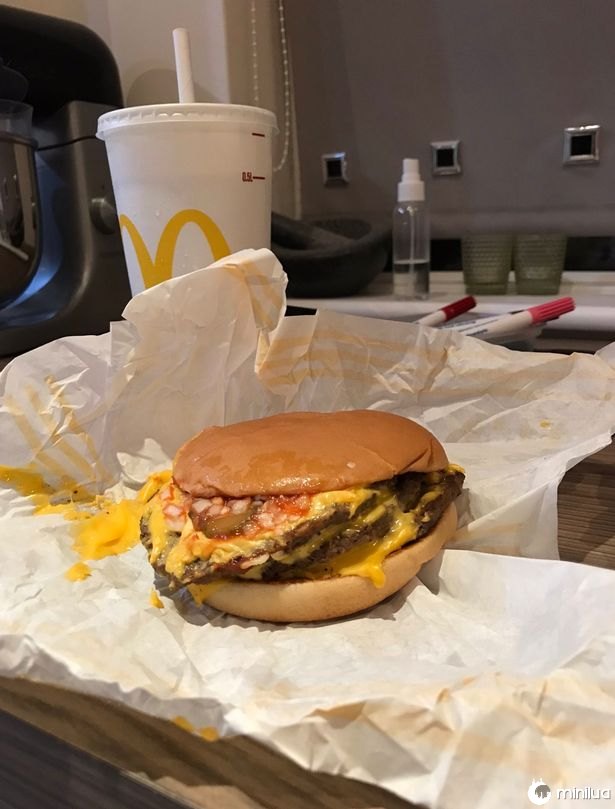 Alguns fãs do McDonald's ficaram decepcionados com o cheeseburger triplo