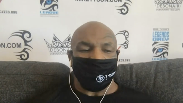 Mike Tyson e Roy Jones Jr ficam irritados por estarem sendo convidados a lutar 'como mulheres'